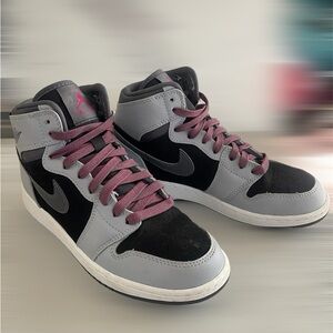 Nike Air Jordan 1 Retro High Wolf Grey Black 332148-009 Kid’s Size 4.5Y